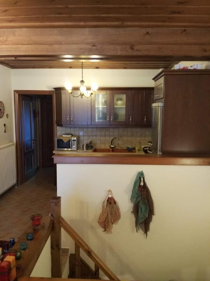 La Casa Di Pietra Villa Karpenísion Exteriör bild