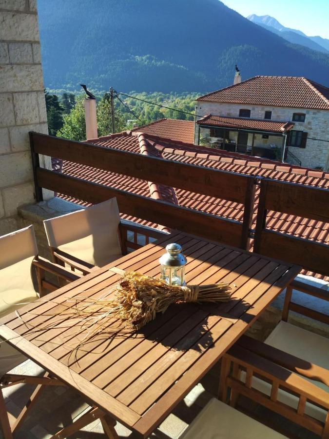 La Casa Di Pietra Villa Karpenísion Exteriör bild